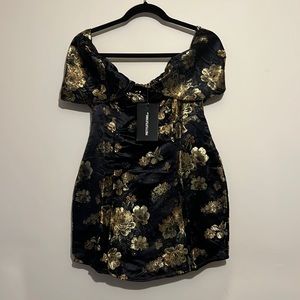 Pretty Little Thing- Black/Floral Bardot Bodycon Dress- Size 6
